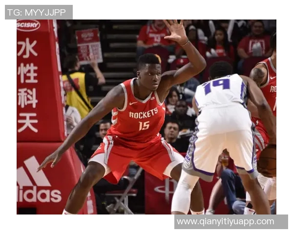 克莱首节火力全开9投5中三分球6投3中轻松斩获14分2篮板1助攻