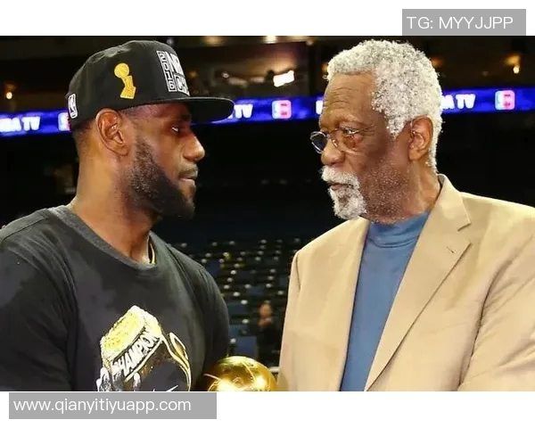 詹姆斯与三个孩子同穿6号球衣合影分享家庭温馨时刻