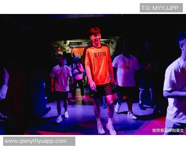 解说：尽管常规赛中杨瀚森面临挑战但我依然看好他的未来表现