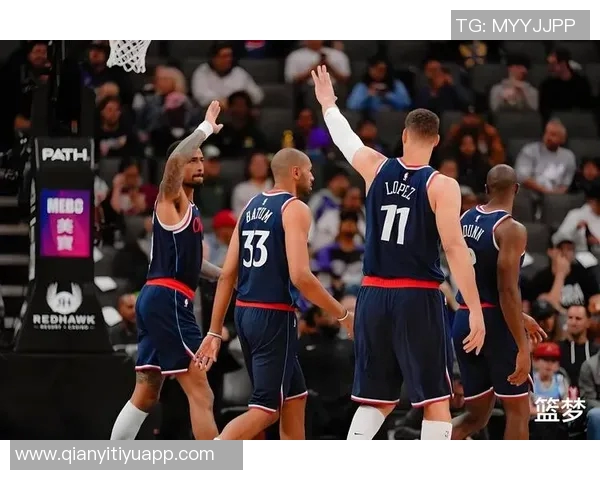 快船原定保罗摇头娃娃之夜因意外取消球迷失望不已